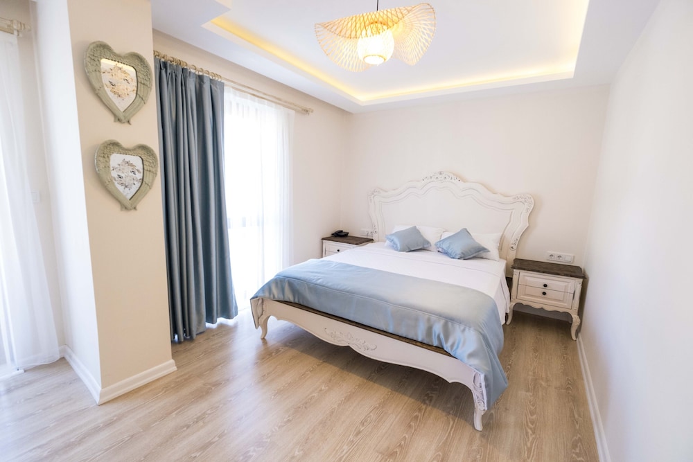 Deluxe Room - Photo 5