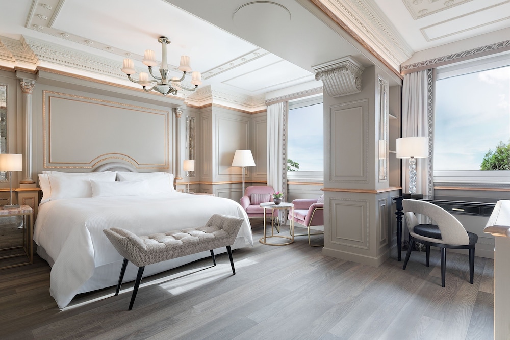 Grand Room, 1 King Bed