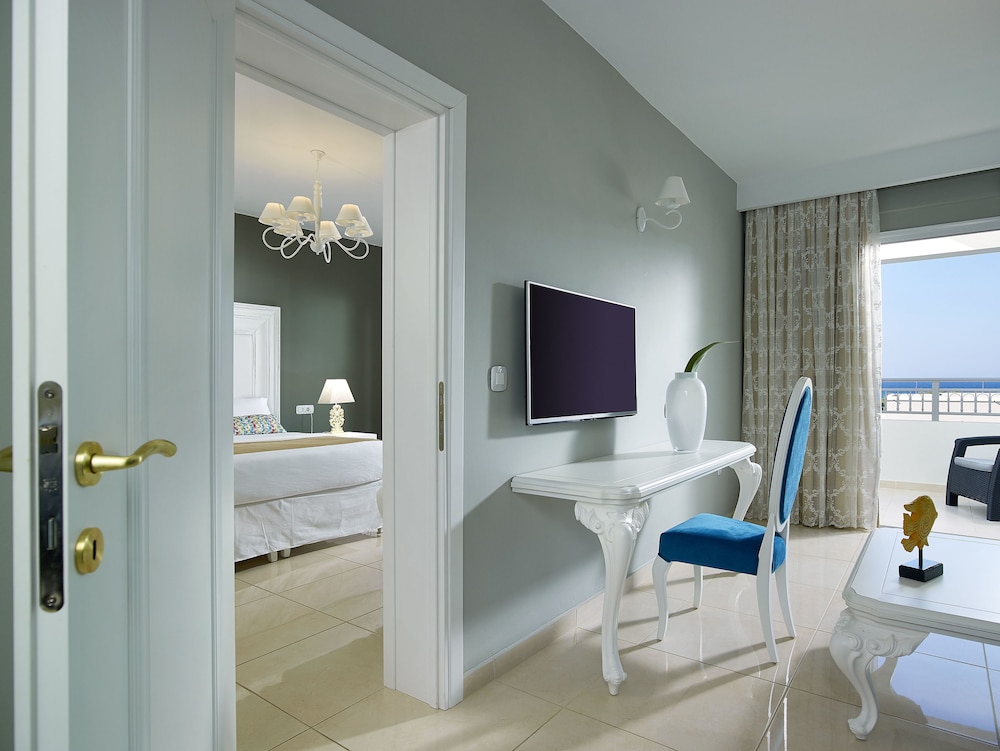 Deluxe Suite, Garden View