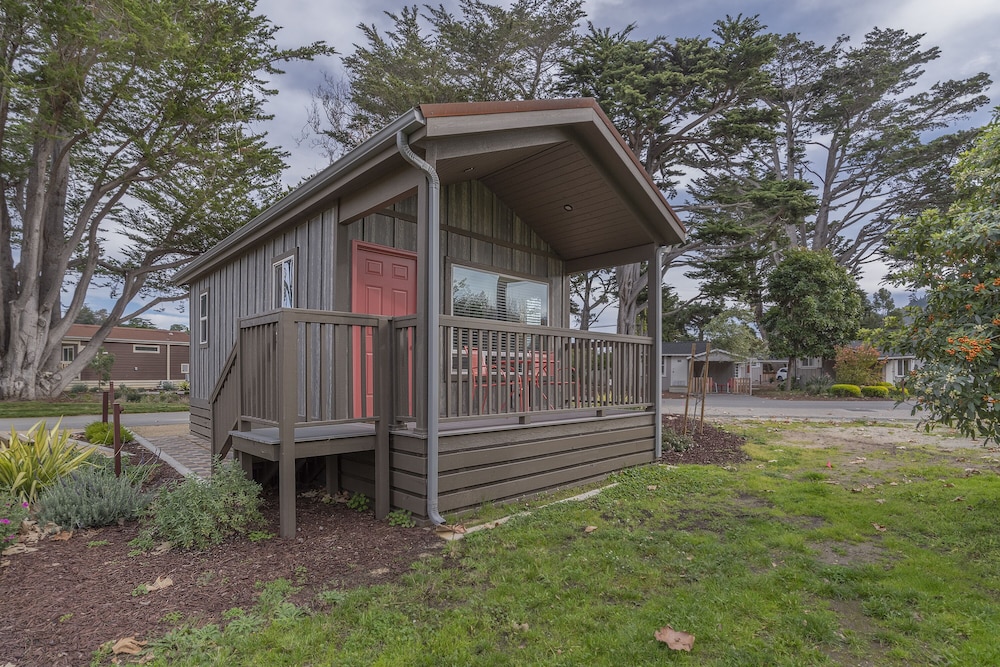 Studio Cottage with Wet Bar photo 1