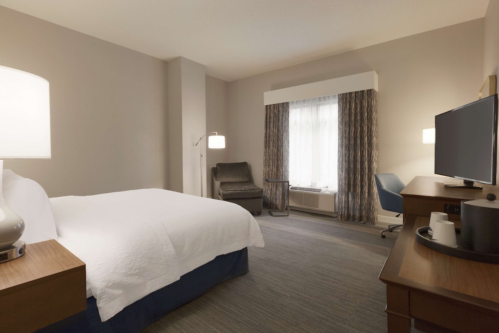 Room, 1 King Bed, Accessible, Bathtub - Photo 1