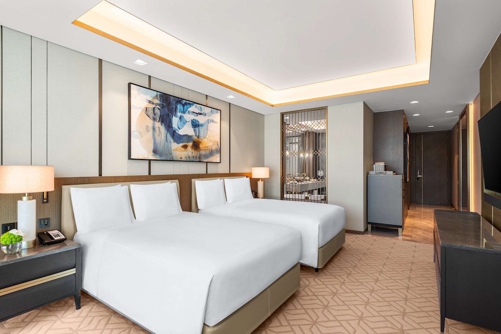 Premium Room, 2 Queen Beds - Photo 2