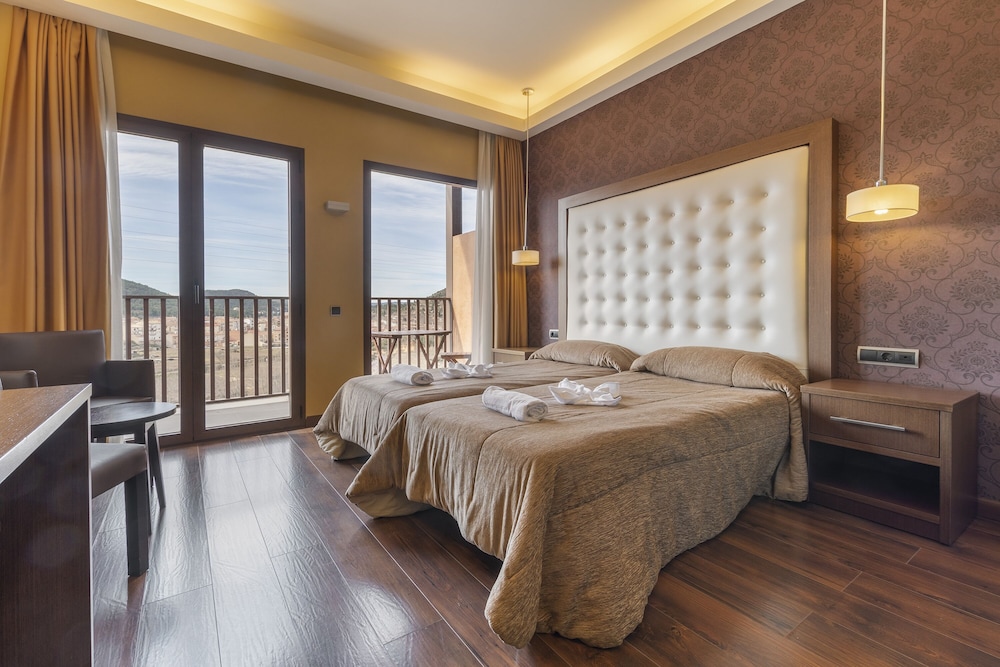 Standard Twin Room - Photo 1