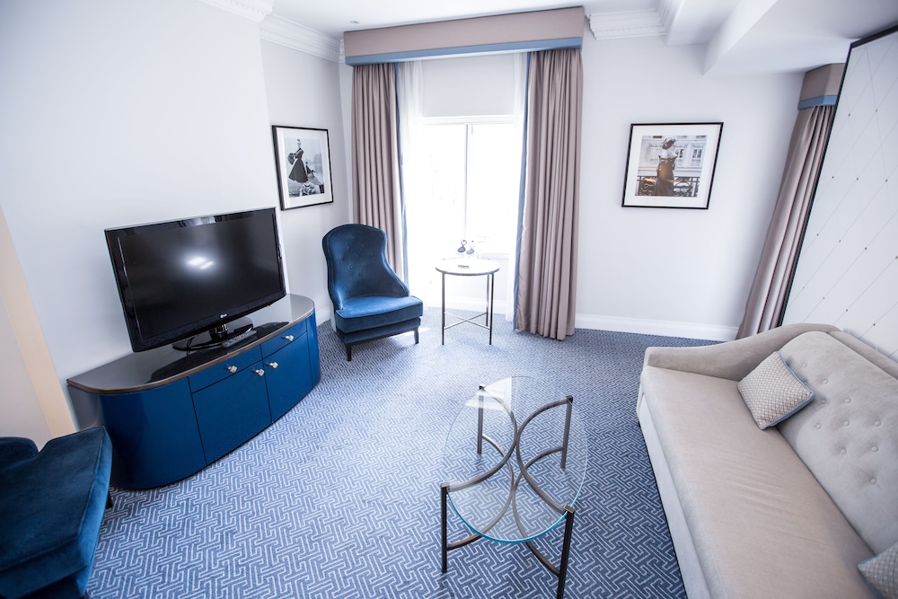 Executive Suite, 1 King Bed (Lounge Access) thumbnail 5