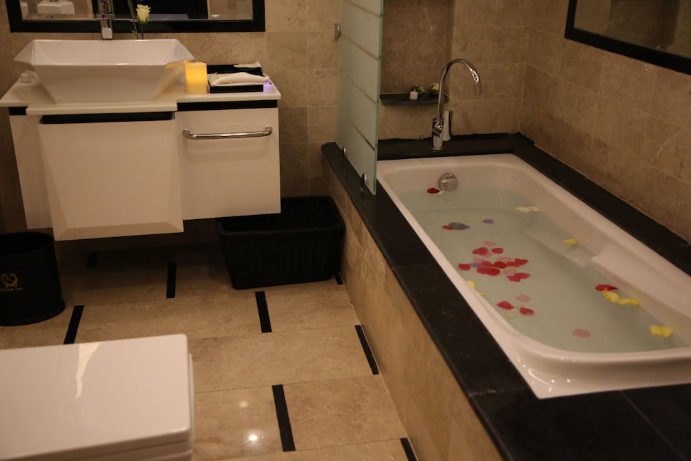 Deluxe Suite photo 3