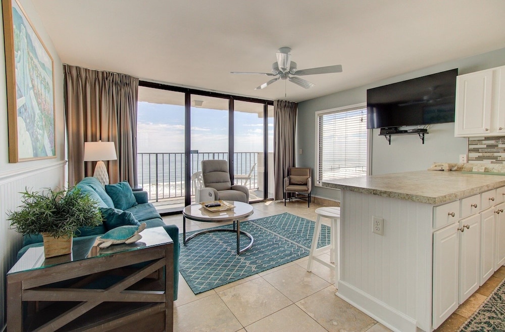 Condo, 2 Bedrooms