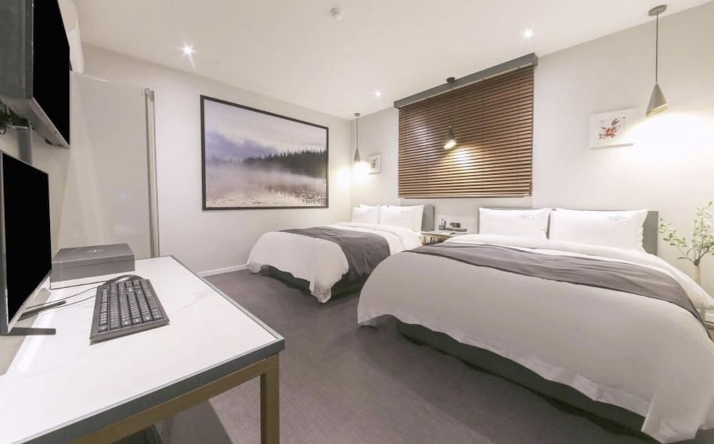 Premium Twin Room - Photo 5