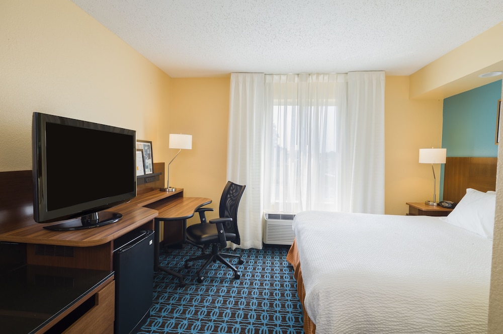 Room, 1 King Bed, Non Smoking - Photo 2