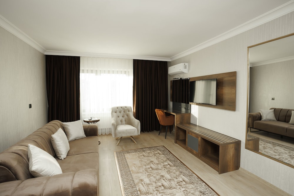 Family Room photo 1