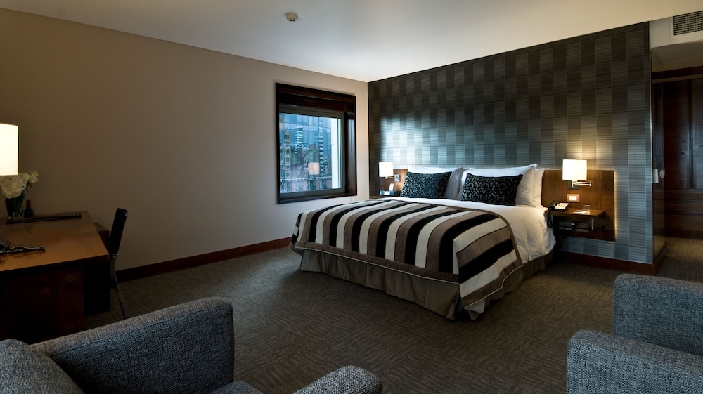 Room, 1 King Bed, Club Lounge Access photo 3