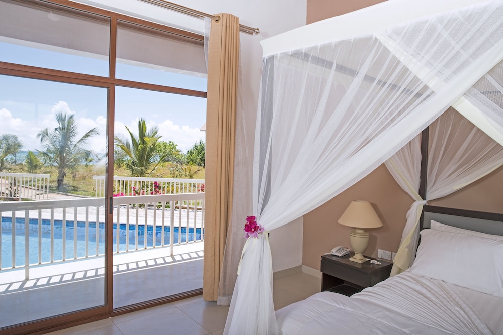 Deluxe Duplex (Duplex Pool View)