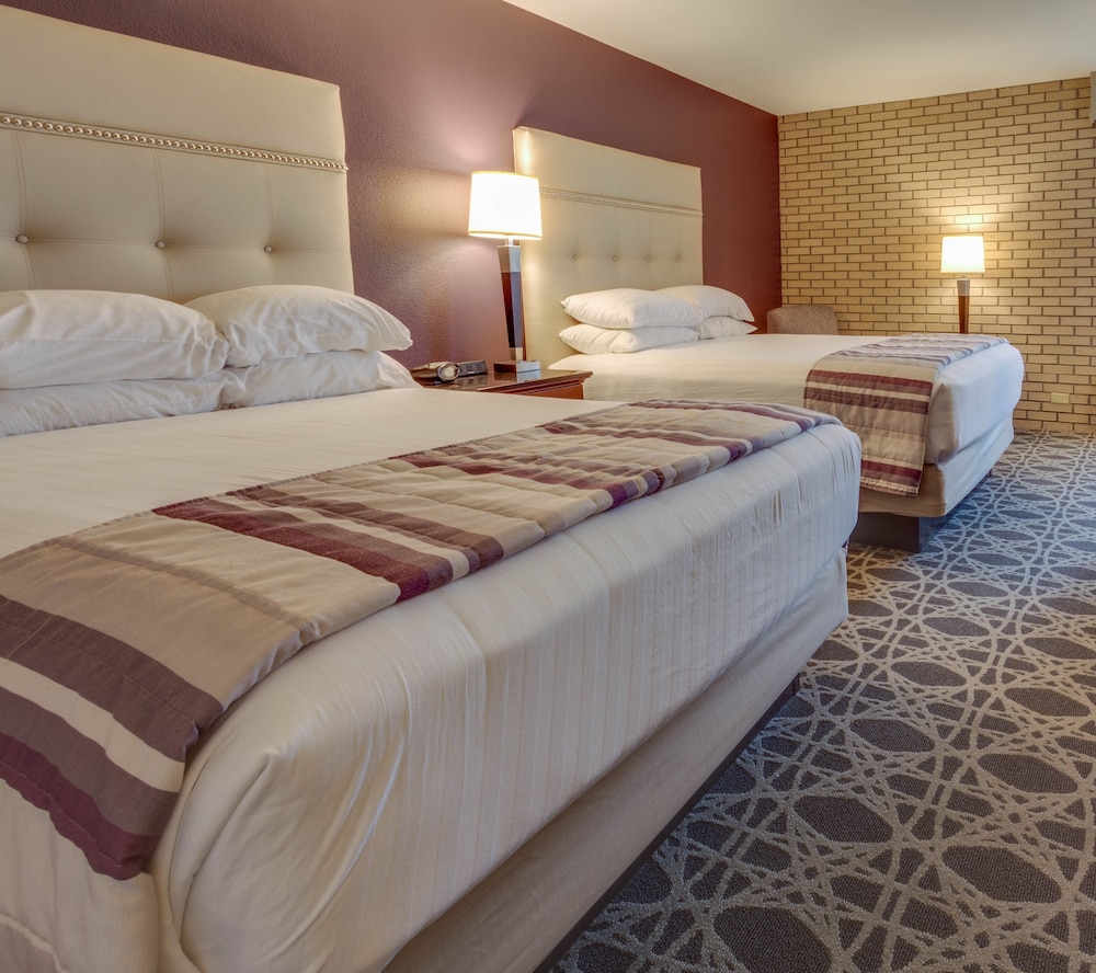 Deluxe Room, 2 Queen Beds, Refrigerator & Microwave (Upper Floor) photo 2