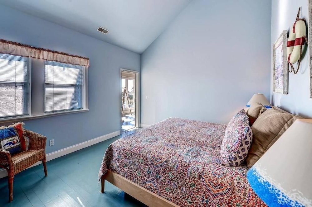 Family House, 5 Bedrooms, Ocean View, Sea Facing photo 2