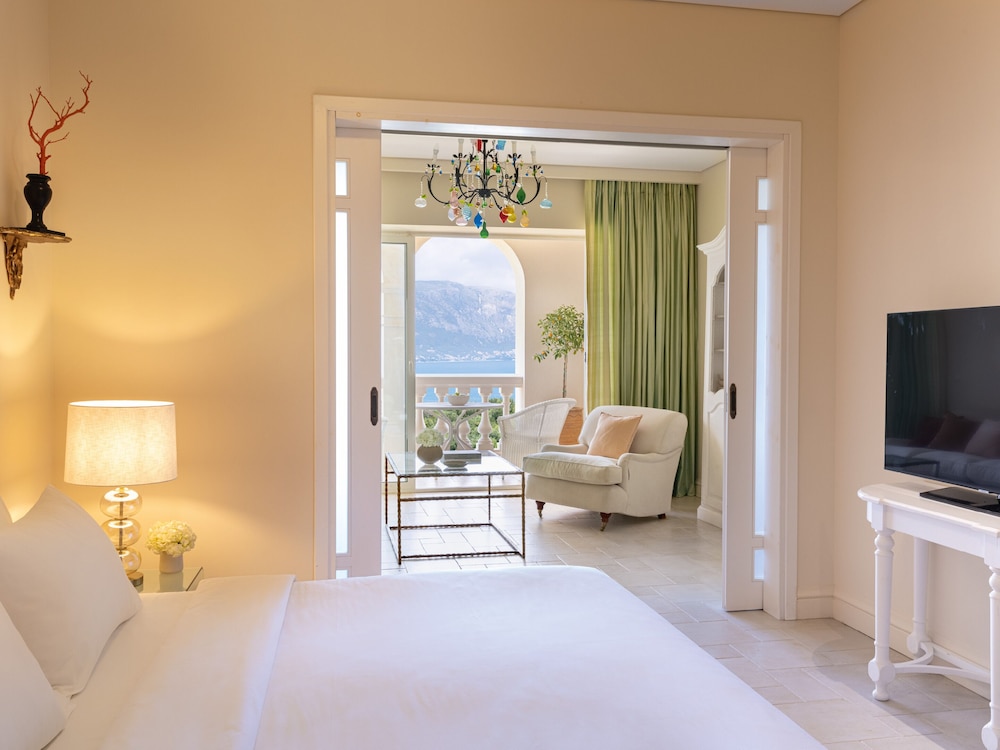 Deluxe Suite Main Building Sea View - Photo 3