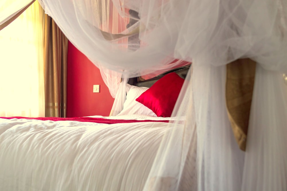 Suite, 1 Queen Bed (Savannah) photo 2