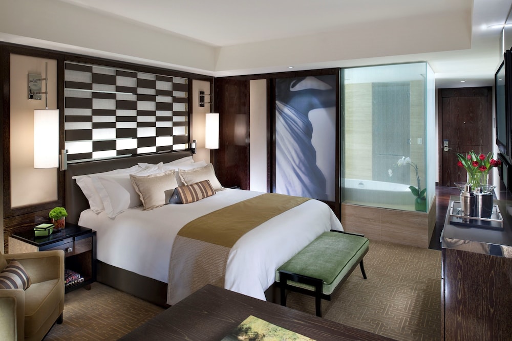 Room, 1 King Bed, City View - Photo 1