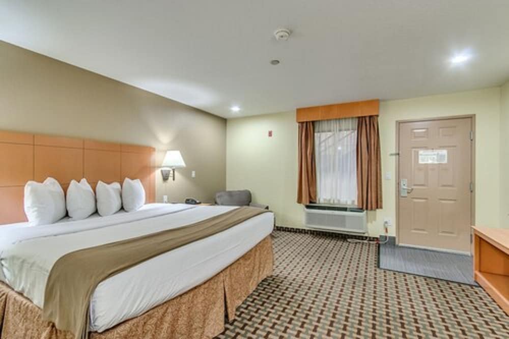 Standard Room, 1 King Bed - Photo 2