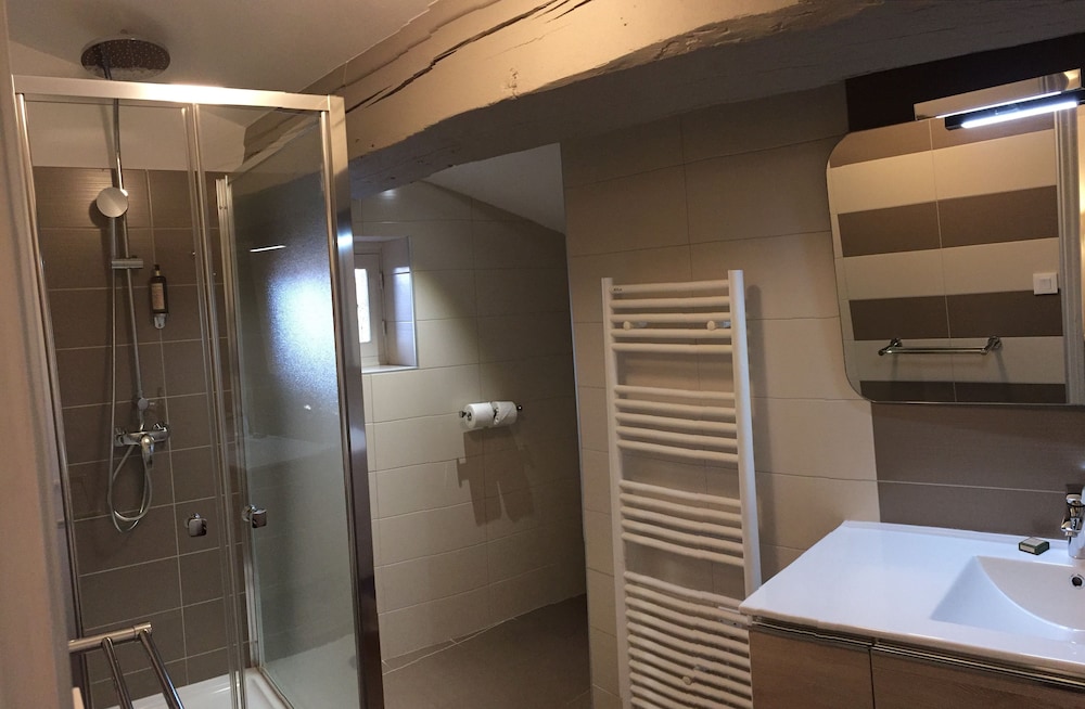 Quadruple Room - Photo 9