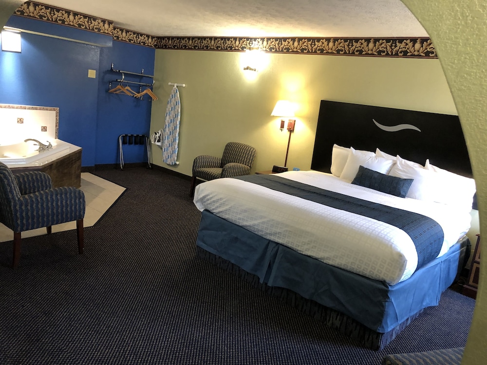 Luxury Suite, 1 King Bed, Non Smoking photo 3