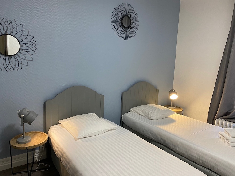 Twin Room - Photo 2