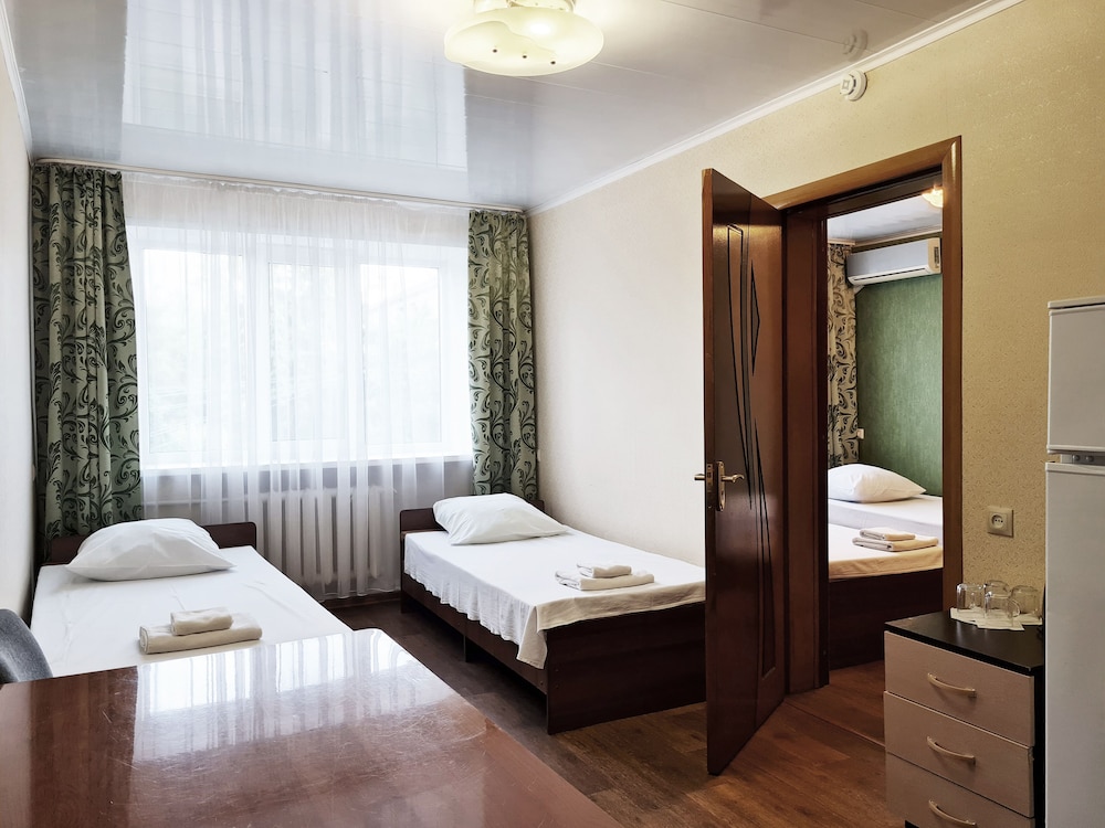 Family Room, 2 Bedrooms