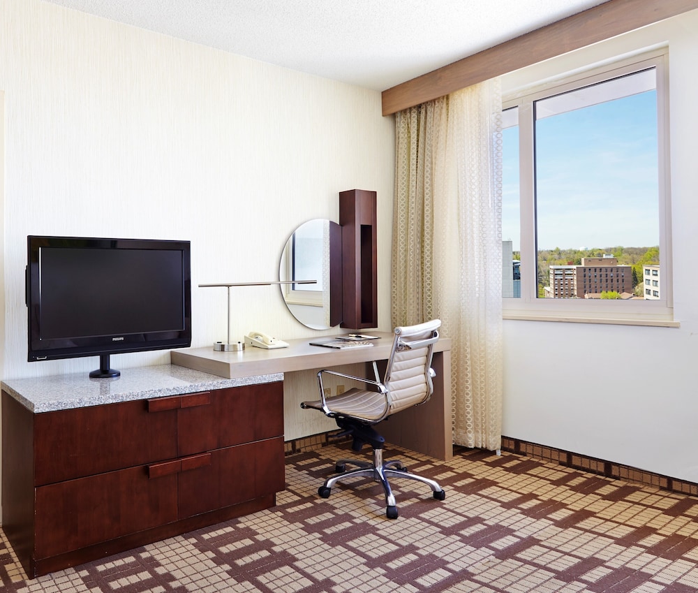 Suite, Multiple Beds, Accessible (Mobility With Tub) photo 2