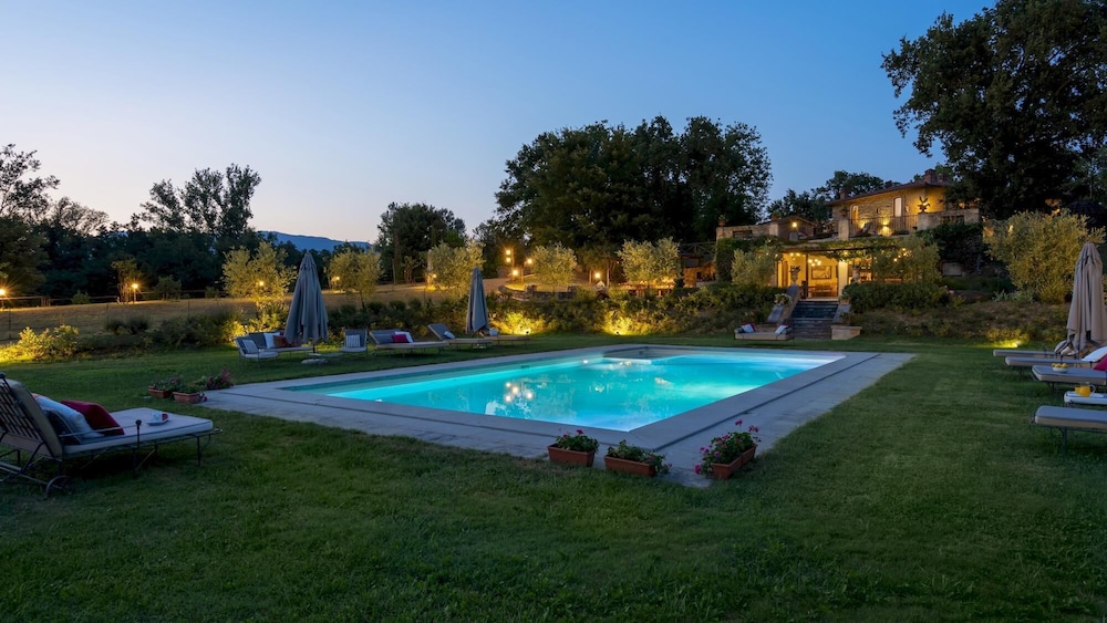 Villa photo 1
