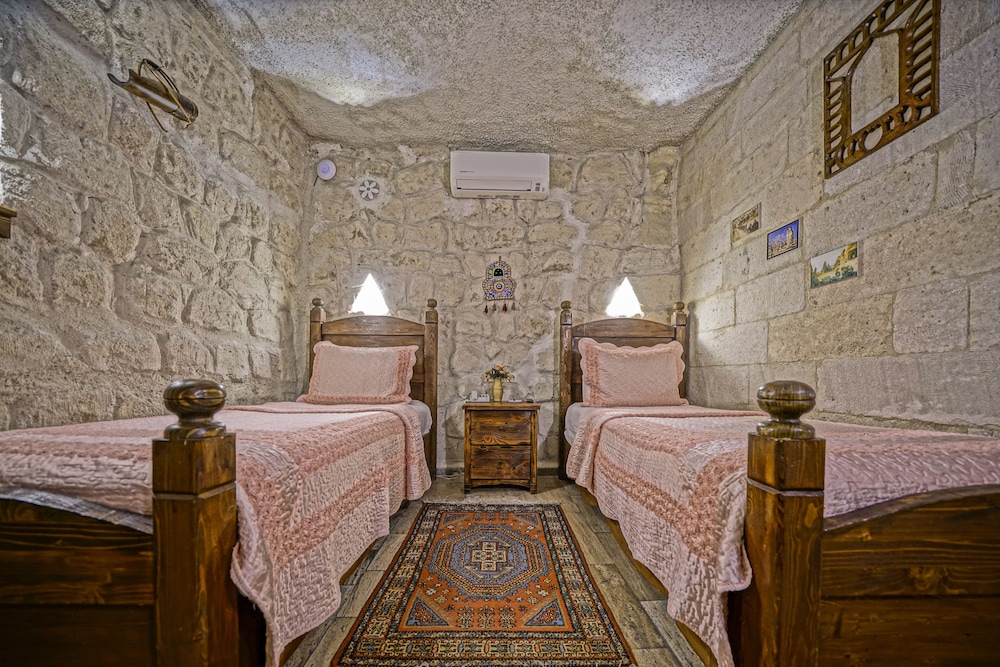 Economy Twin Room (Stone) photo 2