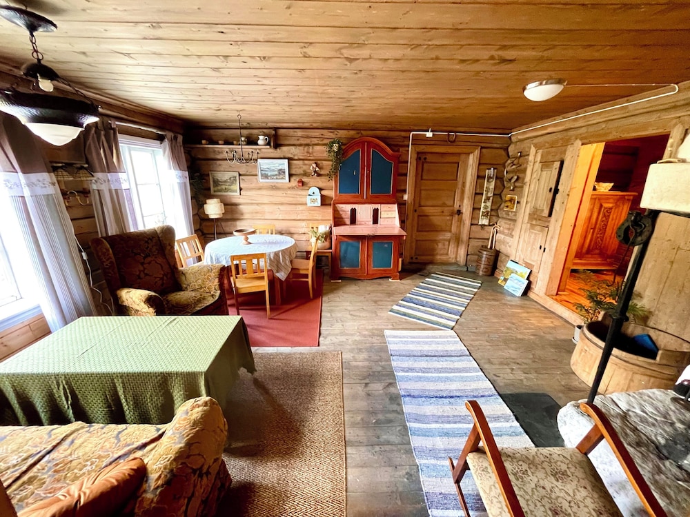 Basic House photo 1