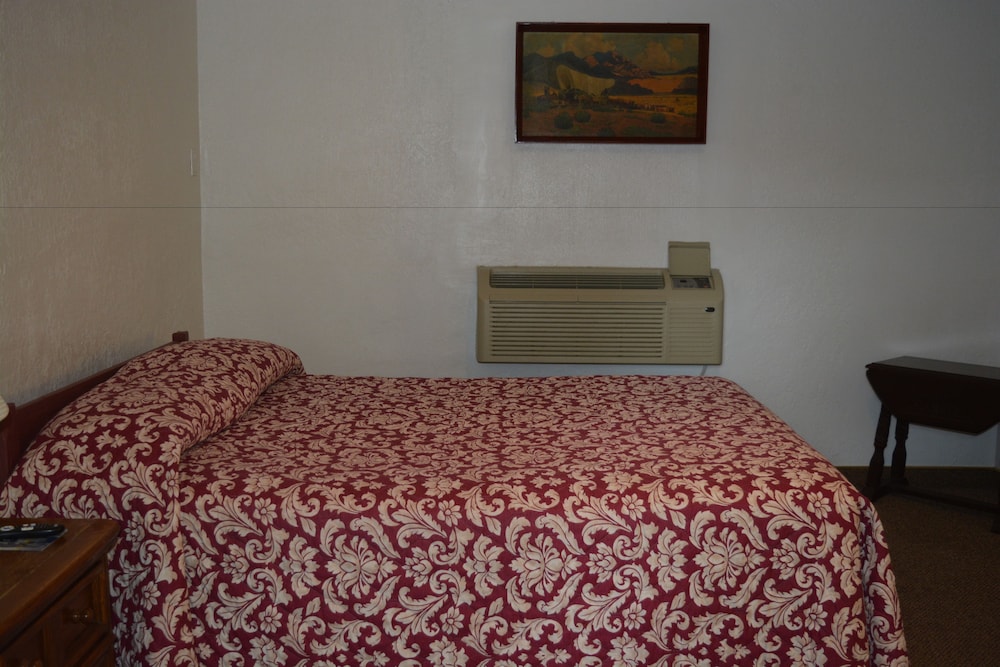 Deluxe Room, 1 Queen Bed photo 1