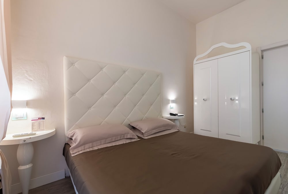 Double Room - Photo 20