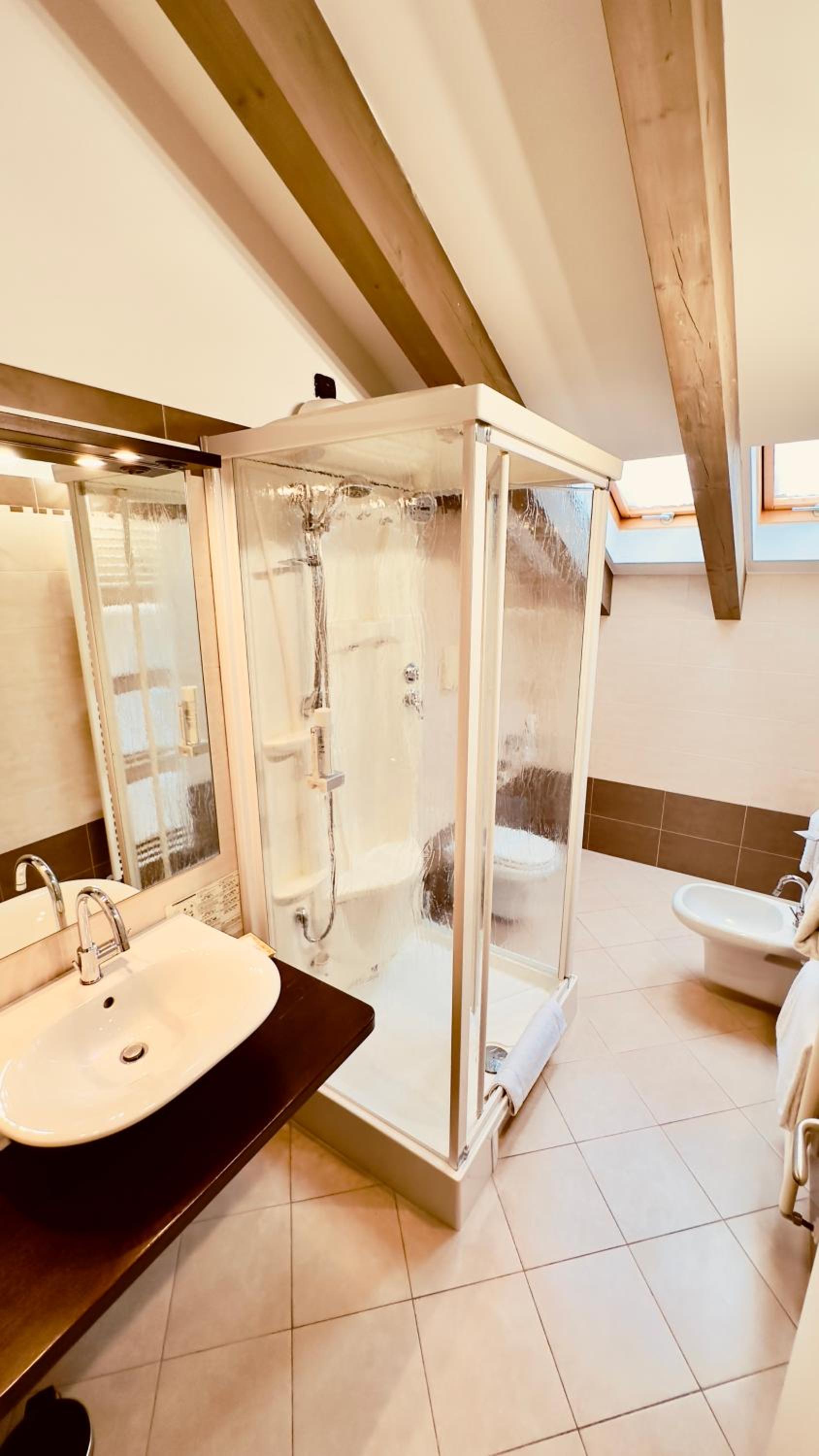 Deluxe Double or Twin Room photo 2