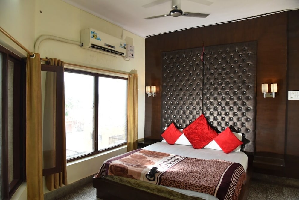 Deluxe Room (04)