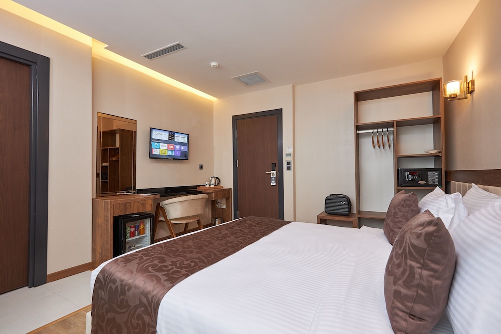 Deluxe Room, Balcony - Photo 2