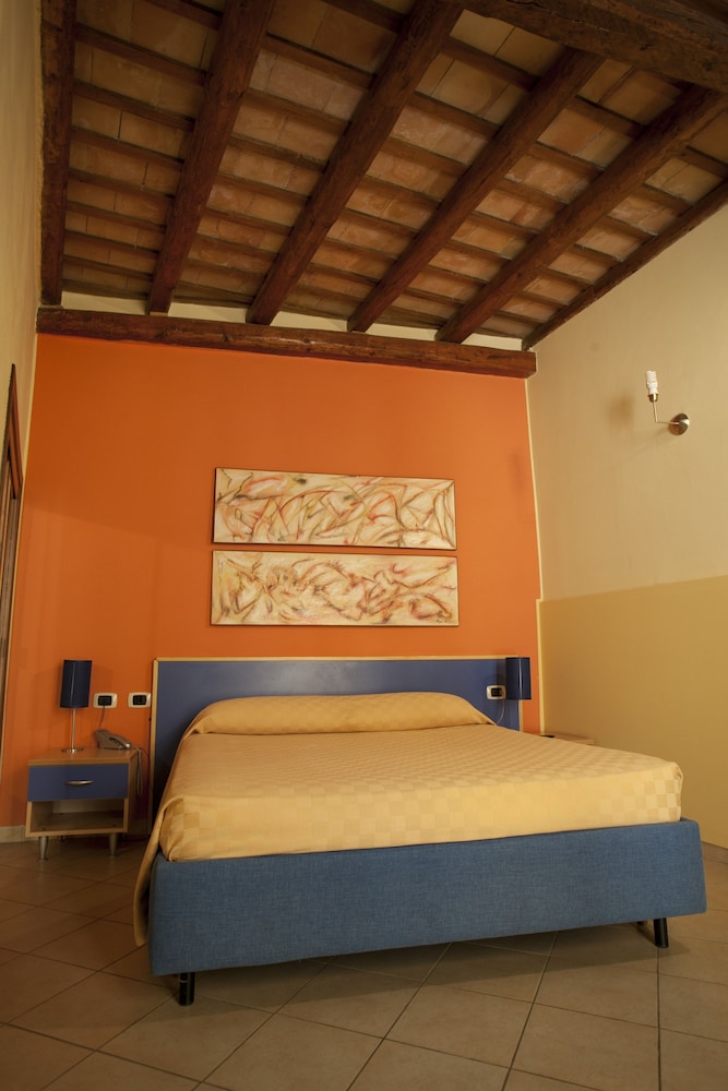 Standard Room - Photo 8