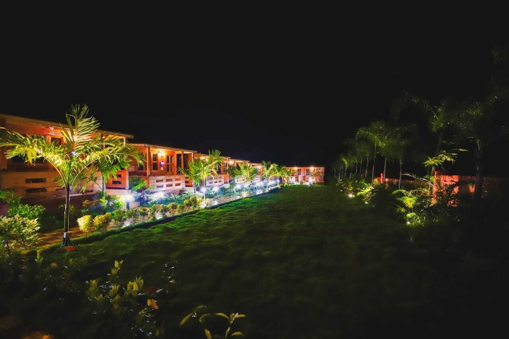 Luxurious Wooden Cottages with Garden View - Photo 9