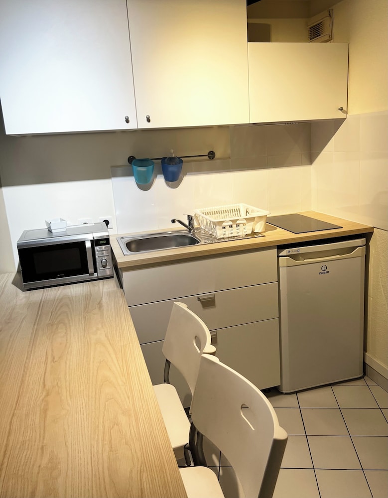 One Bedroom Duplex with Kitchenette with 1 Double and 1 Sofa Bed - Photo 3