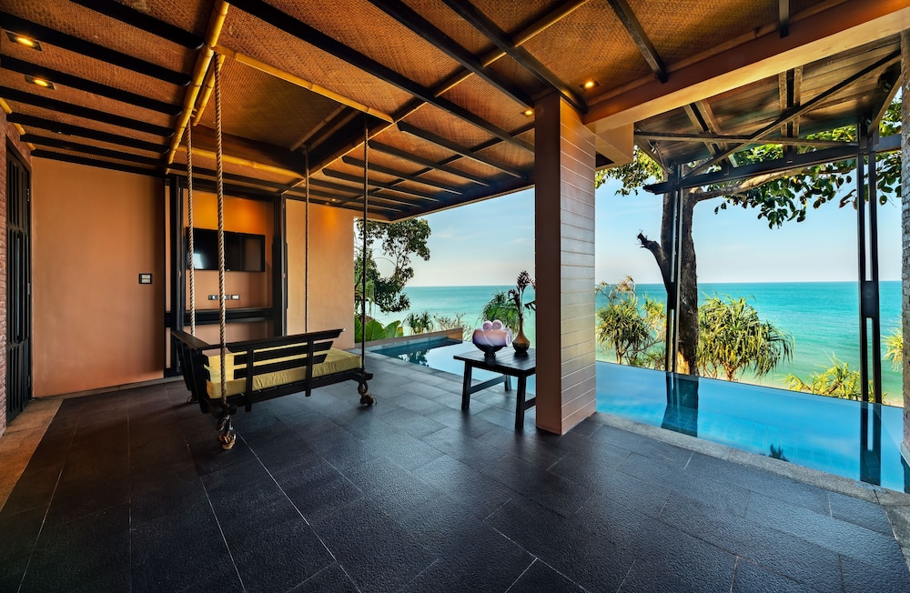 Beachfront Pool Villa One Bedroom - Photo 10