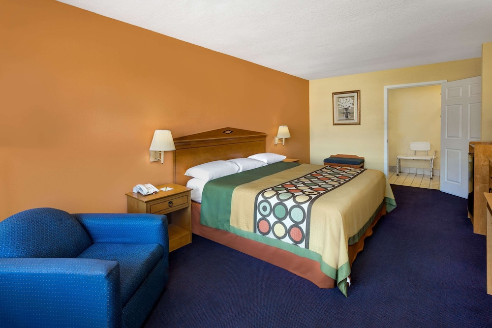 Room, Accessible photo 1