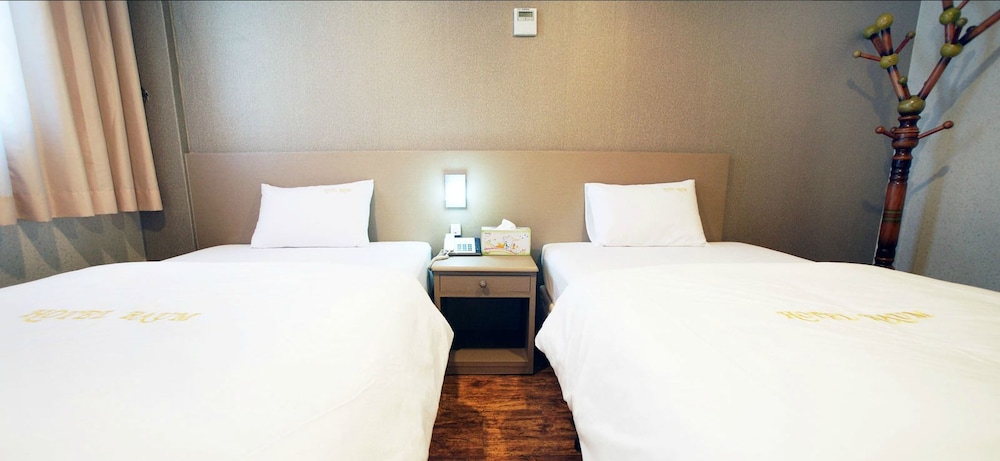 Standard Twin Room - Photo 4