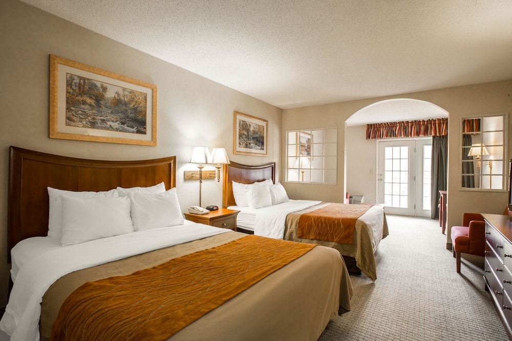 Standard Room, 2 Queen Beds, Smoking, Balcony - Photo 2