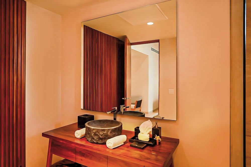 Deluxe bloom room with 1 king bed - Photo 6
