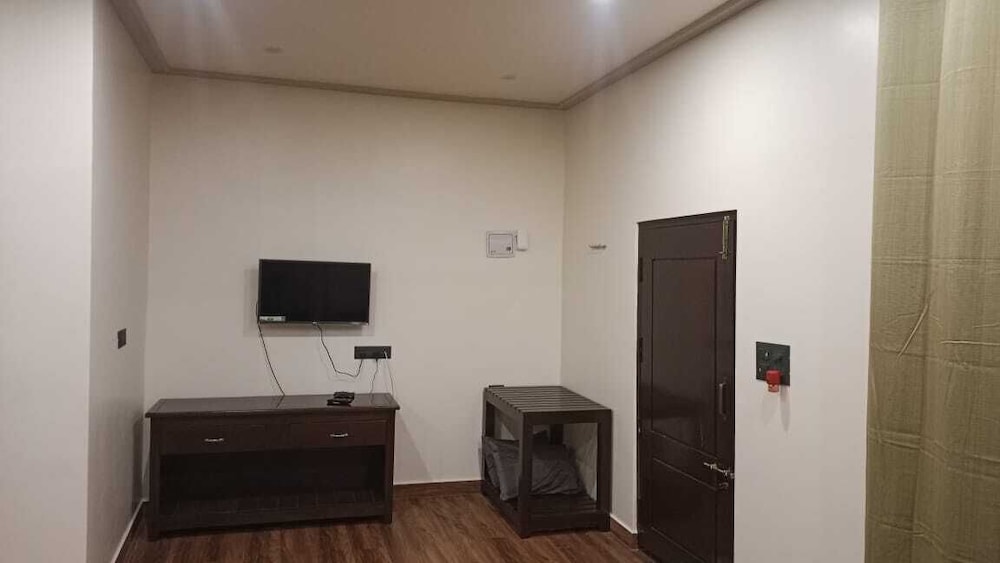Deluxe Double Room, Balcony, City View photo 3