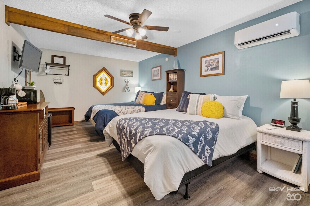 Quadruple Room, Hill View photo 1
