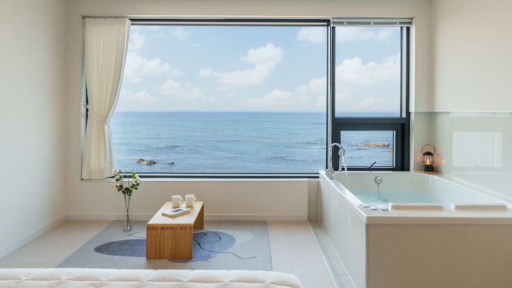 Basic Room, 1 Bedroom (Room 302 (Full Ocean View / Spa))