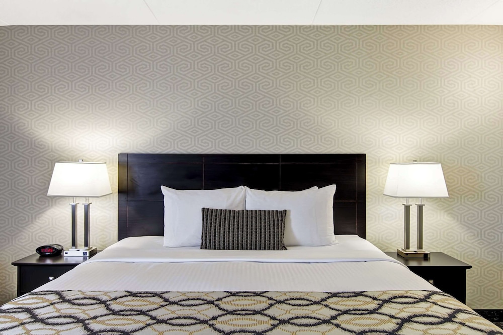 Suite, 1 Queen Bed, Non Smoking - Photo 1