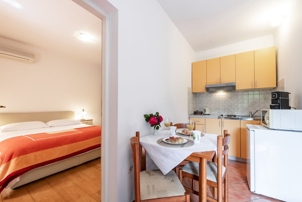 Traditional Apartment, 1 Bedroom, Non Smoking, Ground Floor photo 3