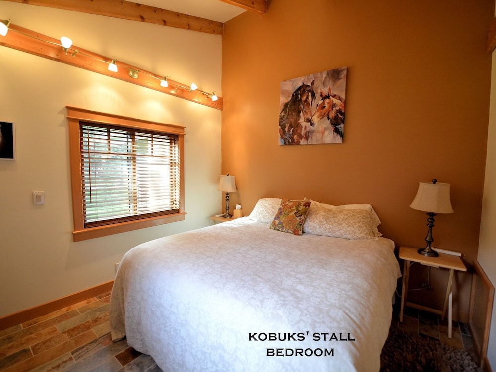 Signature Cottage, Ensuite (Kobuk's Stall/Cottage) photo 1