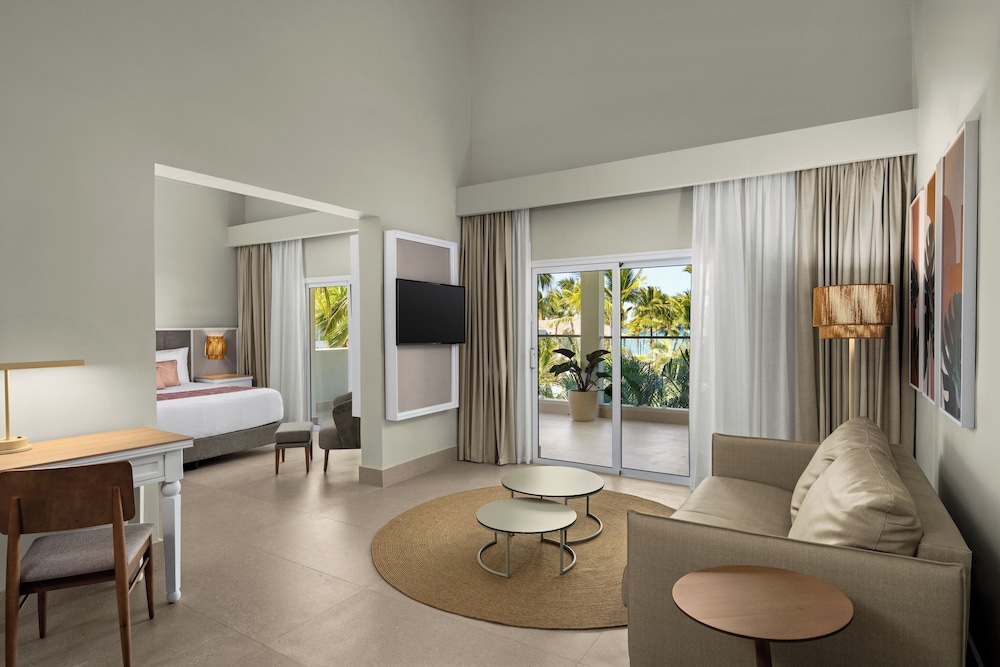 Suite, 2 Bedrooms (club, Tropical Or Partial Ocean View)