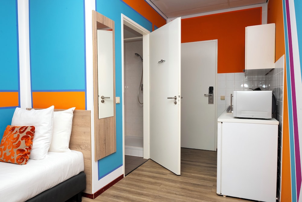 Single Room thumbnail 5